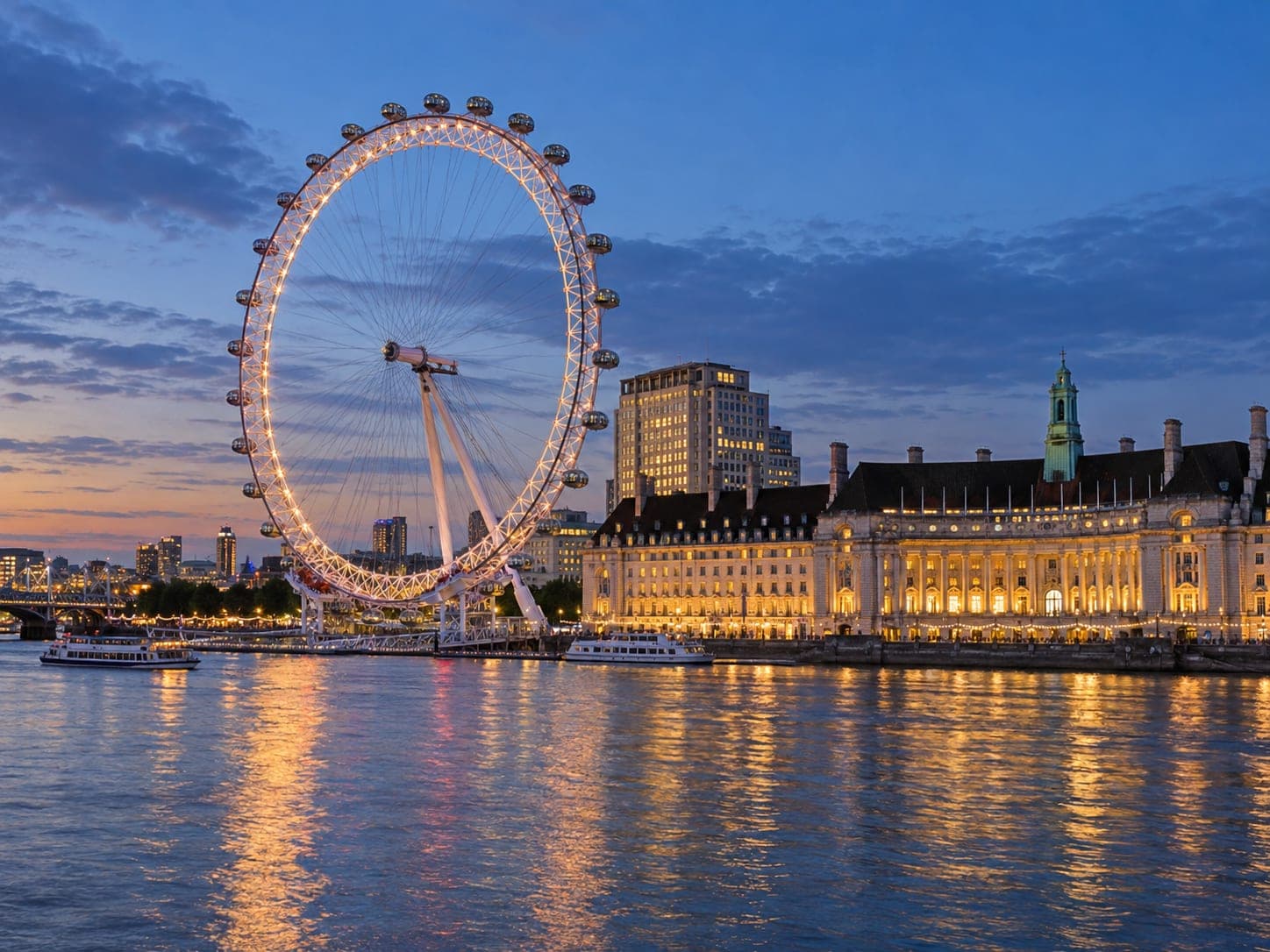 The London Eye lit up against the evening skyline